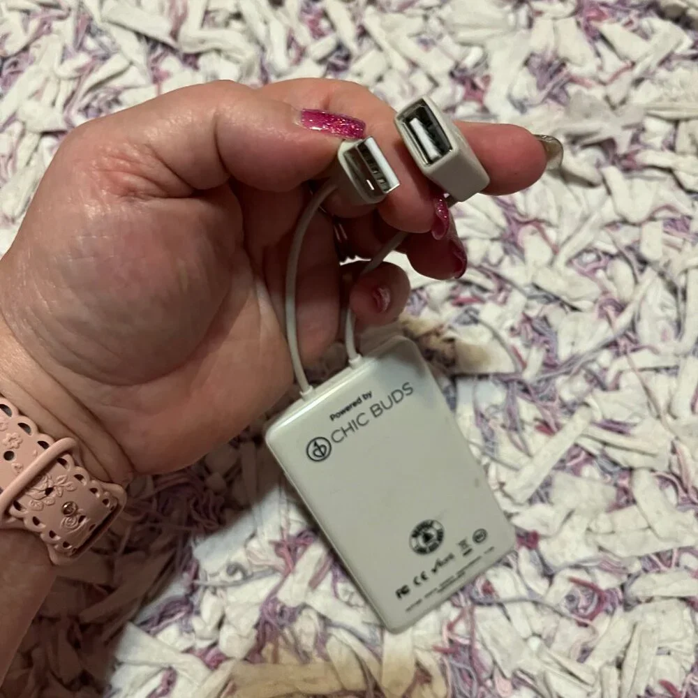 Vera Bradley Chic Buds USB Charger Power Bank Like NEW